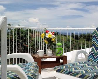 Charming overlooking cottage in enchanting Zamboanguita with WiFi - Zamboanguita