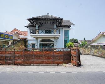 OYO 1439 Gang Guest Homestay - Tuban