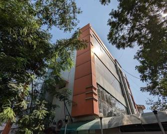 Hotel Shivneri - Bilāspur - Building