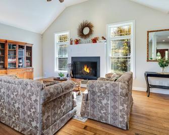 Brier Hill House - Greenwood Lake - Living room
