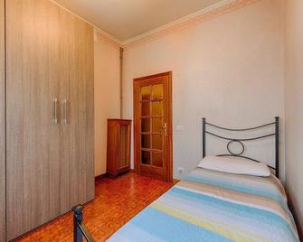 Large apartment, rents to companies only. Not far from the center - Modena - Schlafzimmer