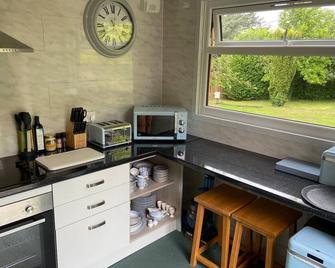 The Piggery Pod - Sittingbourne - Kitchen