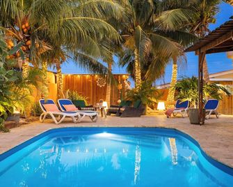Oasis guesthouse, Boutique Style Hotel - Kralendijk - Piscina