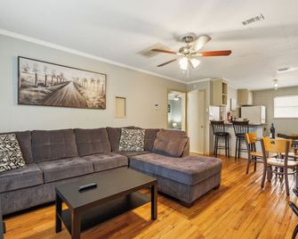 Cozy 2-bedroom apartment in awesome Houston's museum district by Texas medctr - Houston - Sala de estar