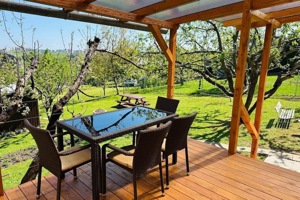 Charming glamping in peaceful Prague with WiFi - براغ - شرفة مرصوفة
