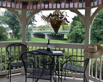 Coshocton Village Inn & Suites - Coshocton - Balcón