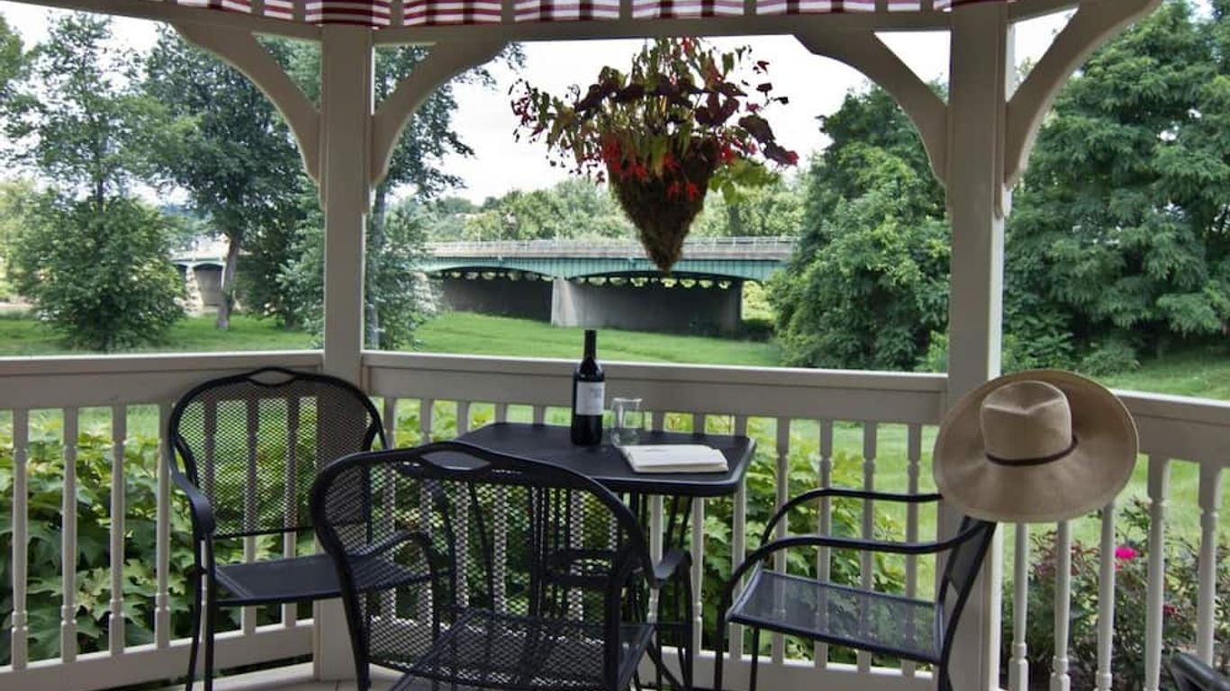 Coshocton Village Inn & Suites