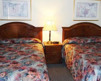 Scottish Inn Near the Falls and Casino - Niagara Falls - Bedroom