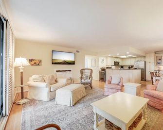 Compass Point 221- Your Beach Getaway! - Sanibel - Soggiorno