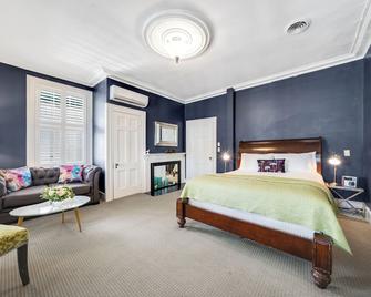 ذا تشارلز هوتل - نياغرا ليك - غرفة نوم