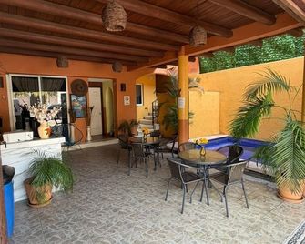 Hotel Las Salinas - Zihuatanejo - Patio
