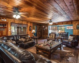 The Roost Downtown - Ruidoso - Living room