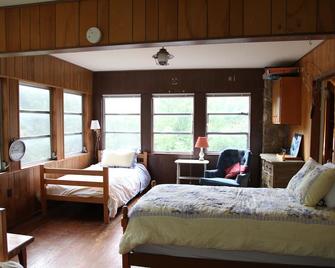 Forested & Secluded Family Vacation Home - 25 mins to AVL - Candler - Bedroom