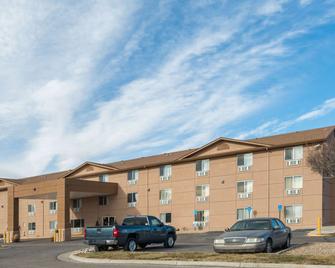 Super 8 by Wyndham Henderson North East Denver - Henderson - Edificio