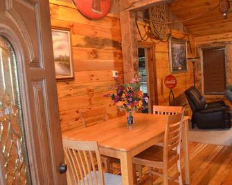 The Cub (On The River) - Hot Springs - Dining room