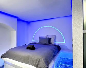 Central Greek Suite with private entrance&yard - Thessaloniki - Bedroom