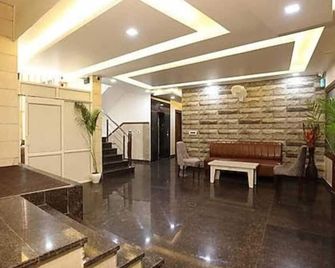 Hotel Lavit Couple Friendly near Faridabad Metro station - Faridabad - Lobby