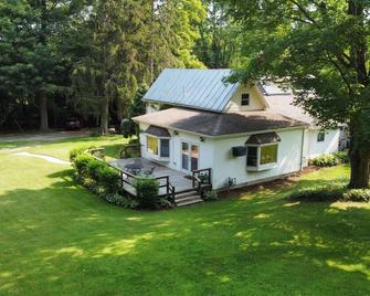 The Hutch Country Inn of Hillsdale - Hillsdale - Building