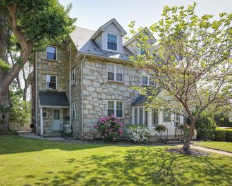 Quakertown Vacation Rental: Close to Hiking Trails - Quakertown - Building