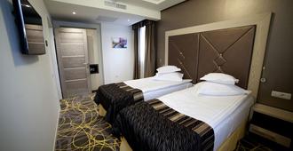 Exclusive Hotel & More - סיביו - חדר שינה