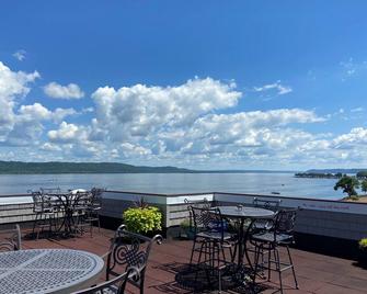 Gorgeous Lake Pepin Views! - Lake City - Balcony