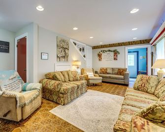 Southeast Michigan Escape w/ Outdoor Fun - Adrian - Wohnzimmer