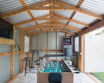 Le Bleu Haven - Modernized Bungalow Charmer - Garner