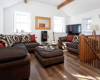 Finest Retreats - Walney Island Lighthouse - Barrow-in-Furness - Living room