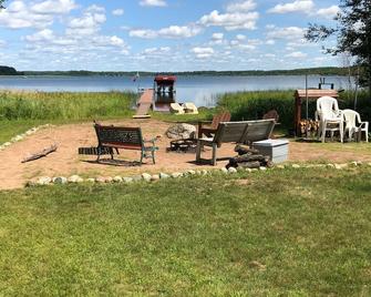 Waterfront Cabin With Sand Beach On Pristine Shell Lake - Shell Lake - Patio