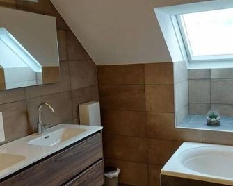 Apartment Top 13 by Interhome - Sankt Margarethen im Lungau - Badkamer