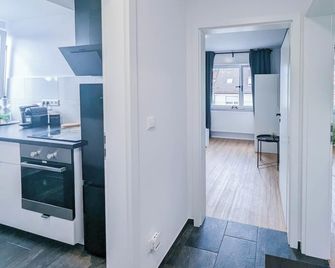 Alfa Stuttgart 3 Zimmer 6 Betten Apartment Wasen Mercedesbenz Mhp Arena L Bad I Küche L Wifi & Smarttv L 3br & 6 Beds L Bathroom L Kitchen - Stuttgart - Phòng bếp