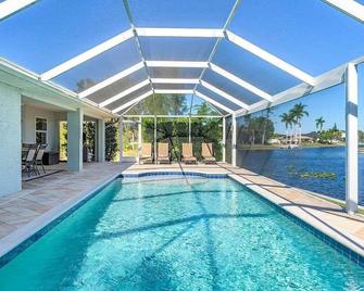 Waterfront Serenity - Great Location Corner Lot - - Cape Coral - Pool
