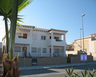 La Cinuelica Townhouses - Punta Prima - Edificio