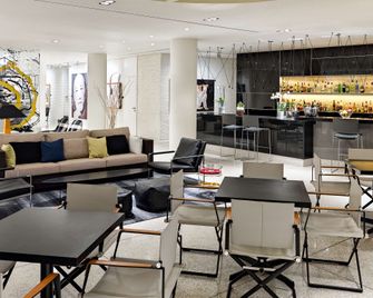 H10 Art Gallery - ברצלונה - בר