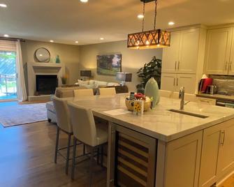 Immerse Yourself in Wine Country Long Term Okay - Yountville - Dining room