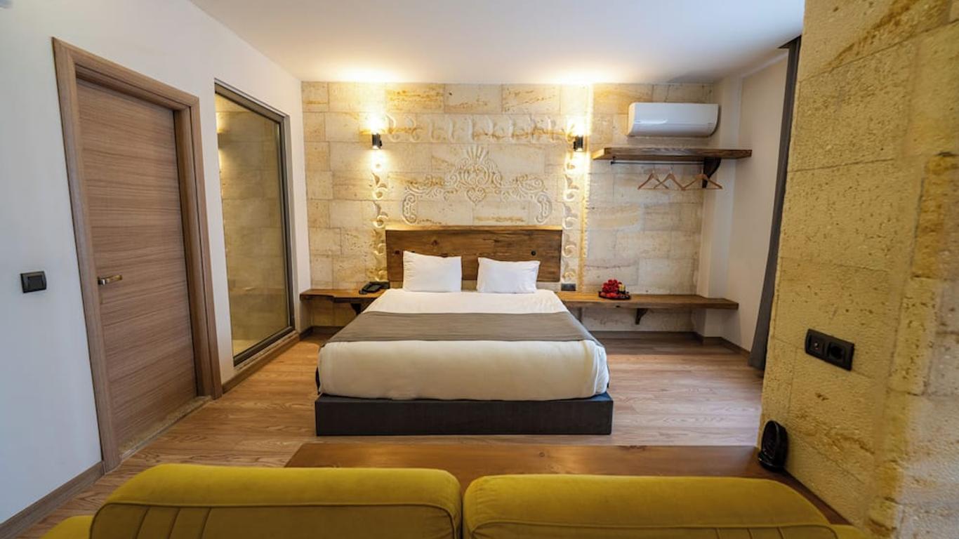 ستونز أوف كابادوشيا