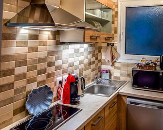 Zoe's Studio - Athens - Kitchen