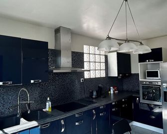 Villa à 30 min des parcs Asterix et Disneyland - Chelles - Keittiö