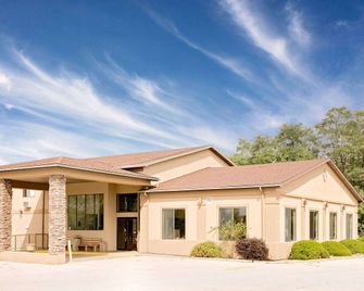 Days Inn by Wyndham Boonville - Boonville - Будівля