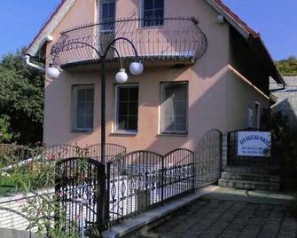 Bor Bazilika Panzió - Tarcal - Building