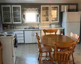 Ocean Spray Vacation Home - spectacular sunset views - Cheticamp - Keuken