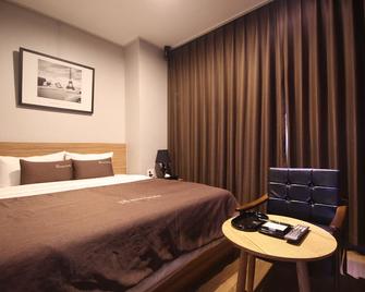 Hotel The May - Pusan - Yatak Odası