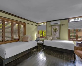 صن ست آت ذا بالمز ريزورت - للكبار فقط - شامل جميع الخدمات - نيغريل - غرفة نوم