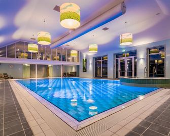 Van der Valk Hotel Emmen - Emmen - Piscina