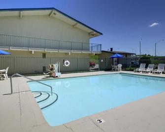 Rodeway Inn Fort Smith I-40 - Fort Smith - Piscina