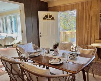 Lake View Retreat: Water Front Home - Fishing Allowed - Rolesville - Eetruimte