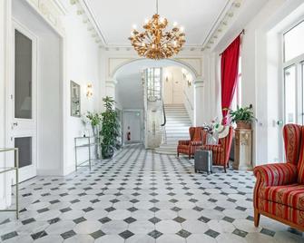 Hotel Les Tourelles - Sainte-Maxime - Hành lang