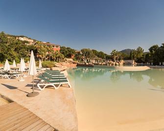 Résidence Pierre & Vacances Les Restanques du Golfe de Saint-Tropez - Grimaud - Pool