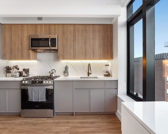 Luxury Meets Comfort Upscale Studio in Brooklyn - Brooklyn - Kitchen
