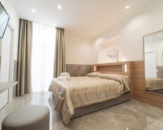 Le 4 Stagioni Dante's Suites H Napoli Centro, by ClaPa Group - Napoli